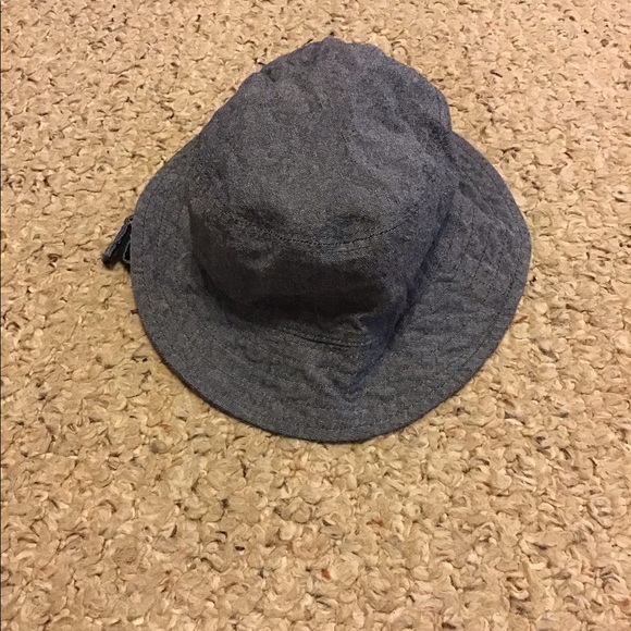 OLD NAVY 6-12 MONTH FISHERMAN BUCKET SUN HAT GUC BOYS - Picture 1 of 2